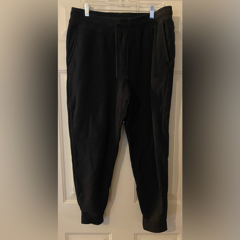 Like New XL Mens black super Soft fleece joggers. Hardly wore. Like New! - Picture 1 of 5